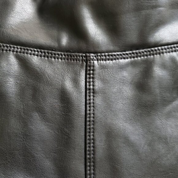 Ci Sono Curve Hugging Stretch Faux Leather Leggings High Rise Style PUP12 Goth S - Picture 8 of 15